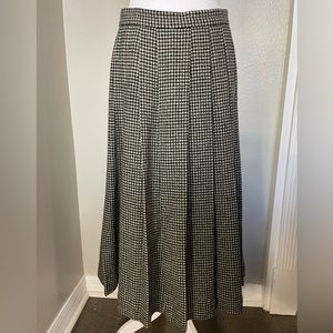 J. Crew 100% Wool Skirt, Houndstooth Pattern Black & White, Size 14